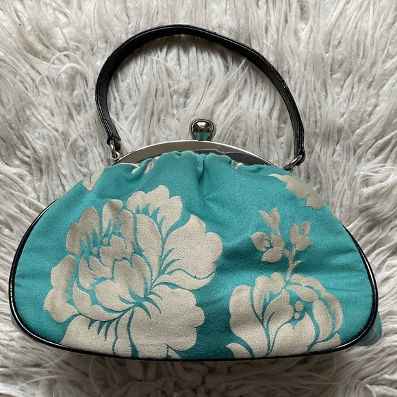 Glenda Gies Handbags - Glenda Gies Vintage Baby Chloe Blue White Leaf Brocade Evening Handbag #1128 OS